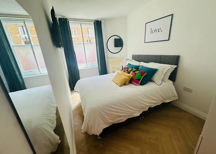 Covent Garden Newly Renovated Apartment